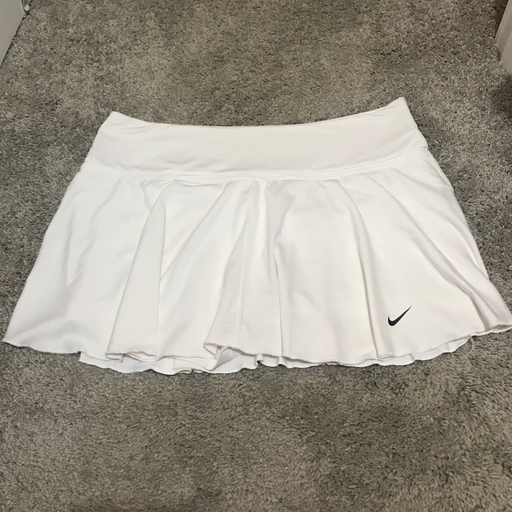 Nike - Women’s White Tennis Skirt (Medium)